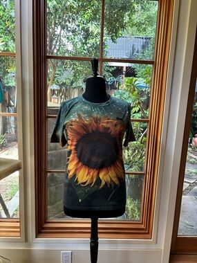 Sunflower Graphic Tee - Bold Yellow & Green Floral Print